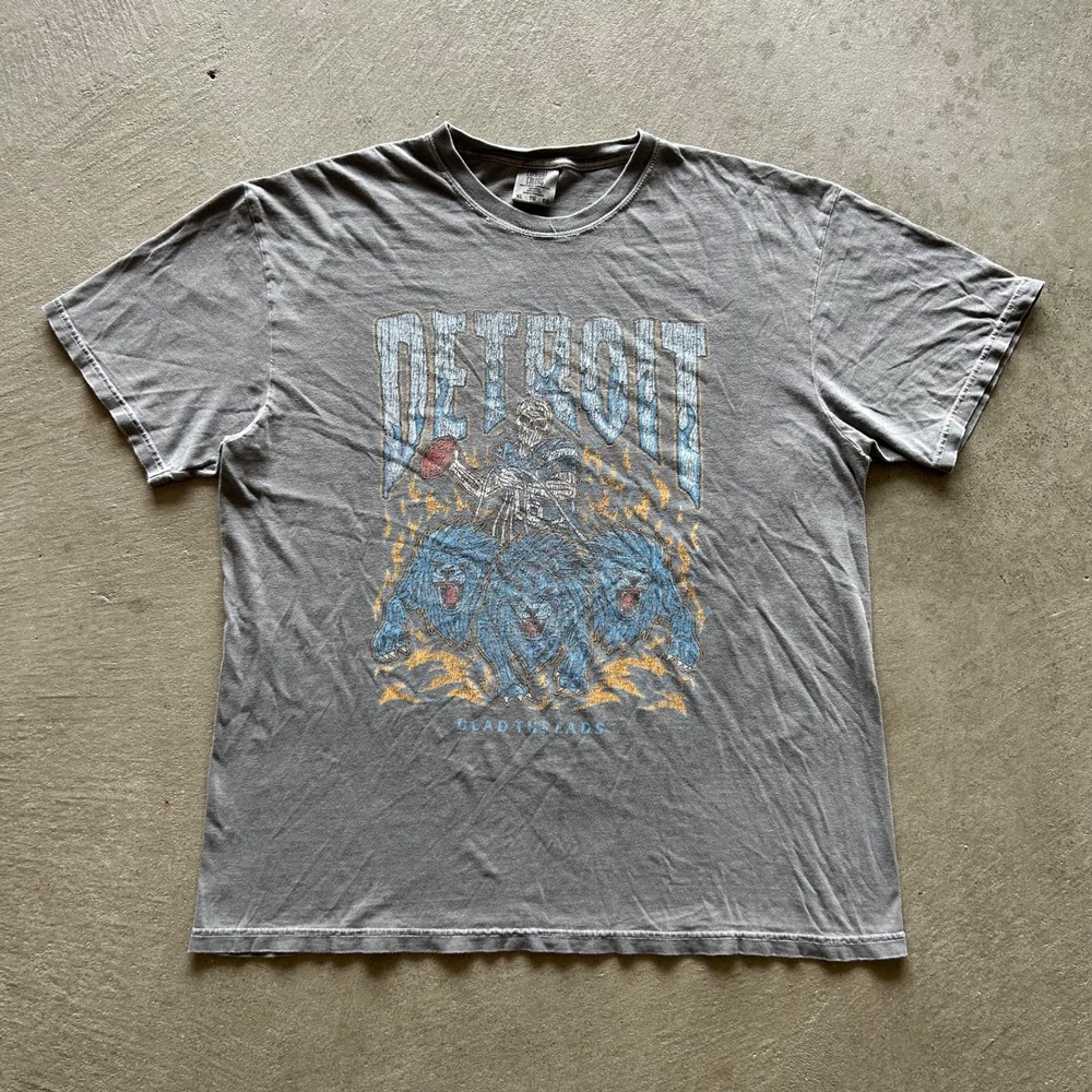 Dead Threads Detroit Lions Shirt Size XL Faded Gray NFL Football Flames Skeleton